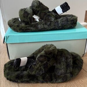ARRAY brand fur olive animal,‎ print fuzzy slip on slippers with outdoor soles.
